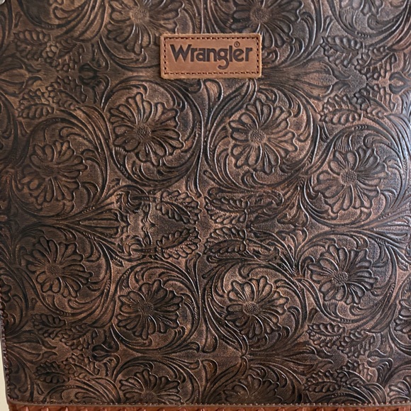 NWT Wrangler Floral Embossed Brown Fringe Shoulder Bag - Picture 4 of 9